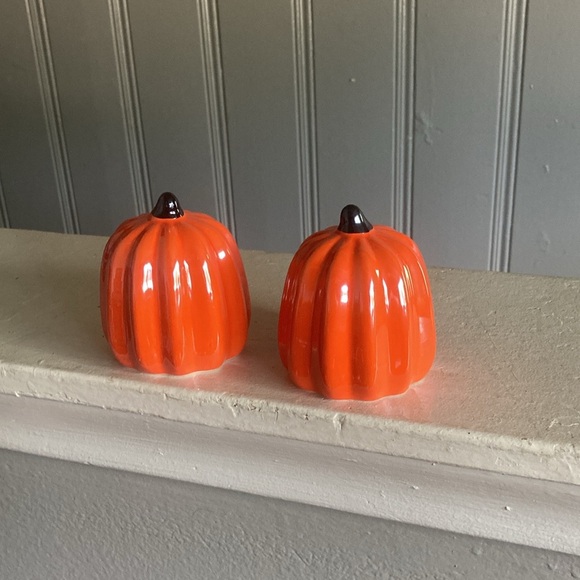 NWT- Set of 2- Vibrant Orange Pearl Glazed Porcelain Pumpkin Decorations - Picture 12 of 17